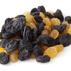 Un tas de raisins secs noirs et dorés, rappelant les méfaits du raisin sec sur la santé si consommés en excès.
