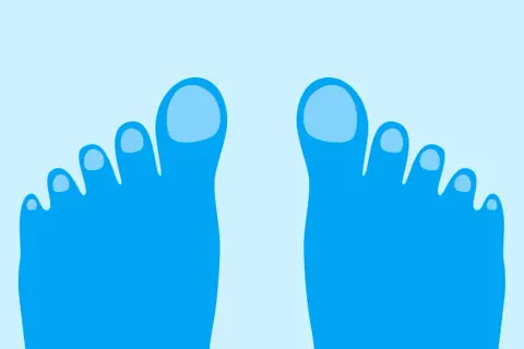 Pieds bleus et froids, un signe possible de problèmes de thyroïde.