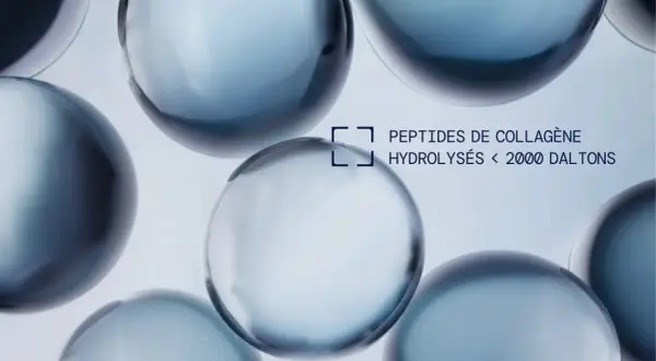 Des sphères bleutées et translucides, évoquant la pureté. Un texte indique : "Peptides de collagène hydrolysés < 2000 Daltons", expliquant c'est quoi le collagène.