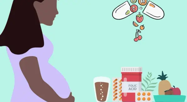 Femme enceinte tenant son ventre, avec une capsule ouverte et des fruits, et une boîte de complément alimentaire femme enceinte.