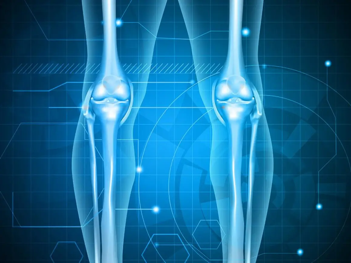 Anatomie des genoux bleus lumineux sur fond technologique. Aide à visualiser la douleur hanche et genou marche.