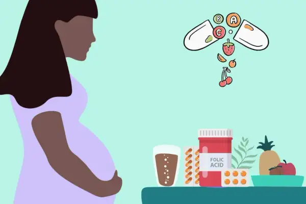 Femme enceinte tenant son ventre, avec une capsule ouverte et des fruits, et une boîte de complément alimentaire femme enceinte.