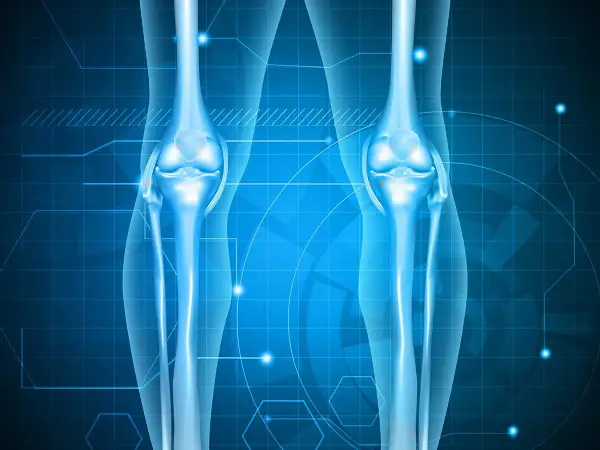 Anatomie des genoux bleus lumineux sur fond technologique. Aide à visualiser la douleur hanche et genou marche.